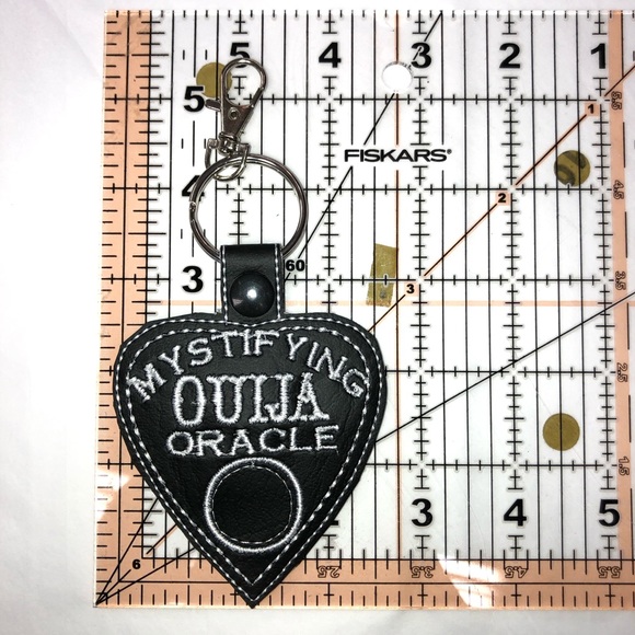 Ouija board planchette key chain - Picture 3 of 4